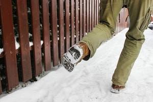 Milwaukee slip and fall accident lawyer, slip and fall injuries, winter injuries, head injuries, hip fractures