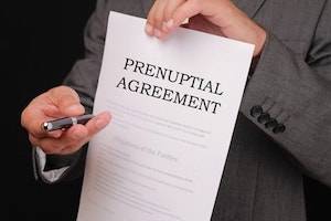 Wisconsin prenuptial agreement, Milwaukee prenuptial agreement lawyers, community property state, divorce process, challenge a prenup